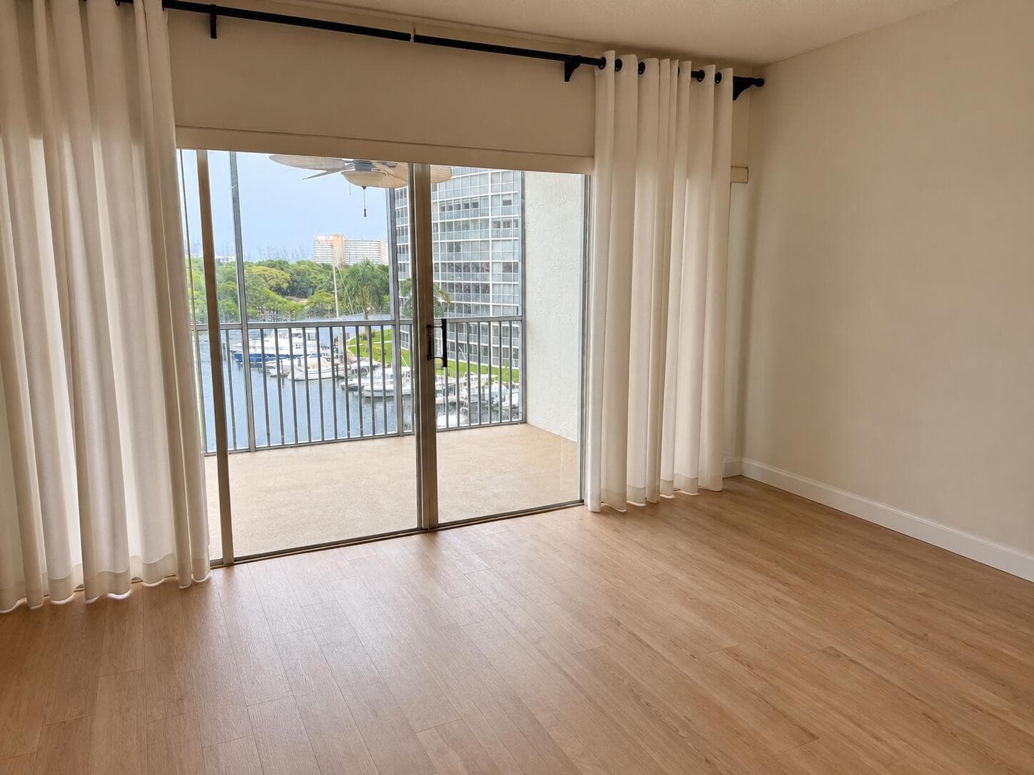 1427 E Hillsboro Boulevard Apt 528 photo 7