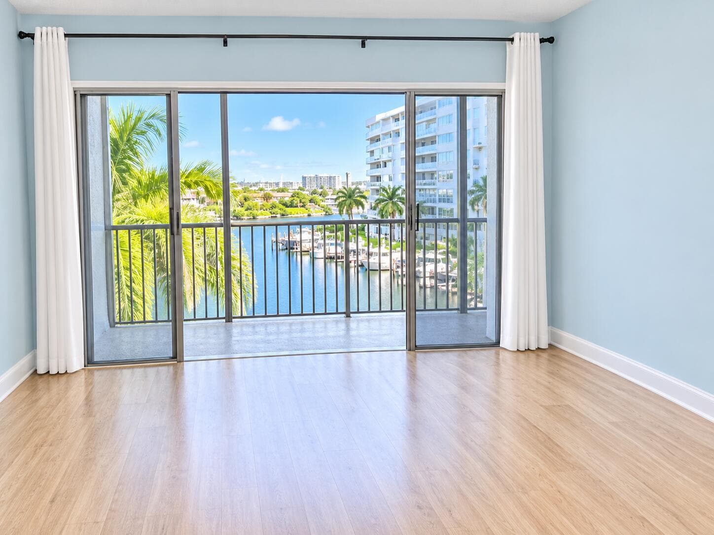 1427 E Hillsboro Boulevard Apt 528 photo 9