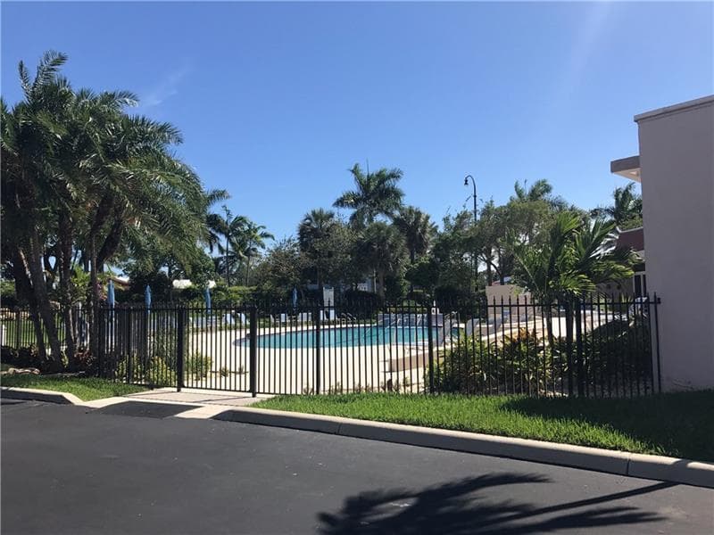 1427 E Hillsboro Boulevard Apt 528 photo 25