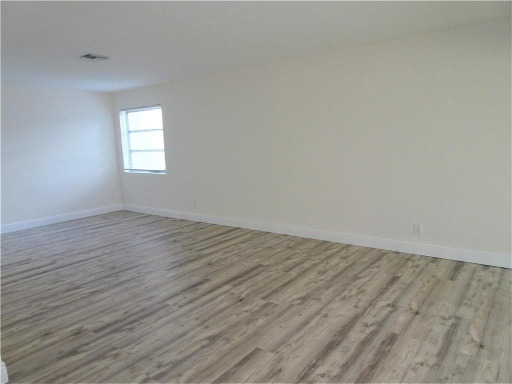 2230 AVENUE H W photo 3