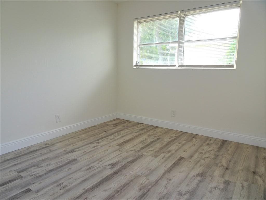 2230 AVENUE H W photo 15