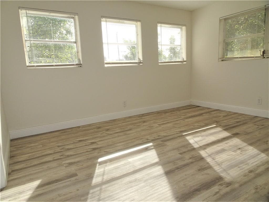 2230 AVENUE H W photo 11