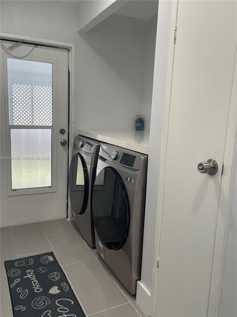 815 SUN GLOW AVE 815 photo 11