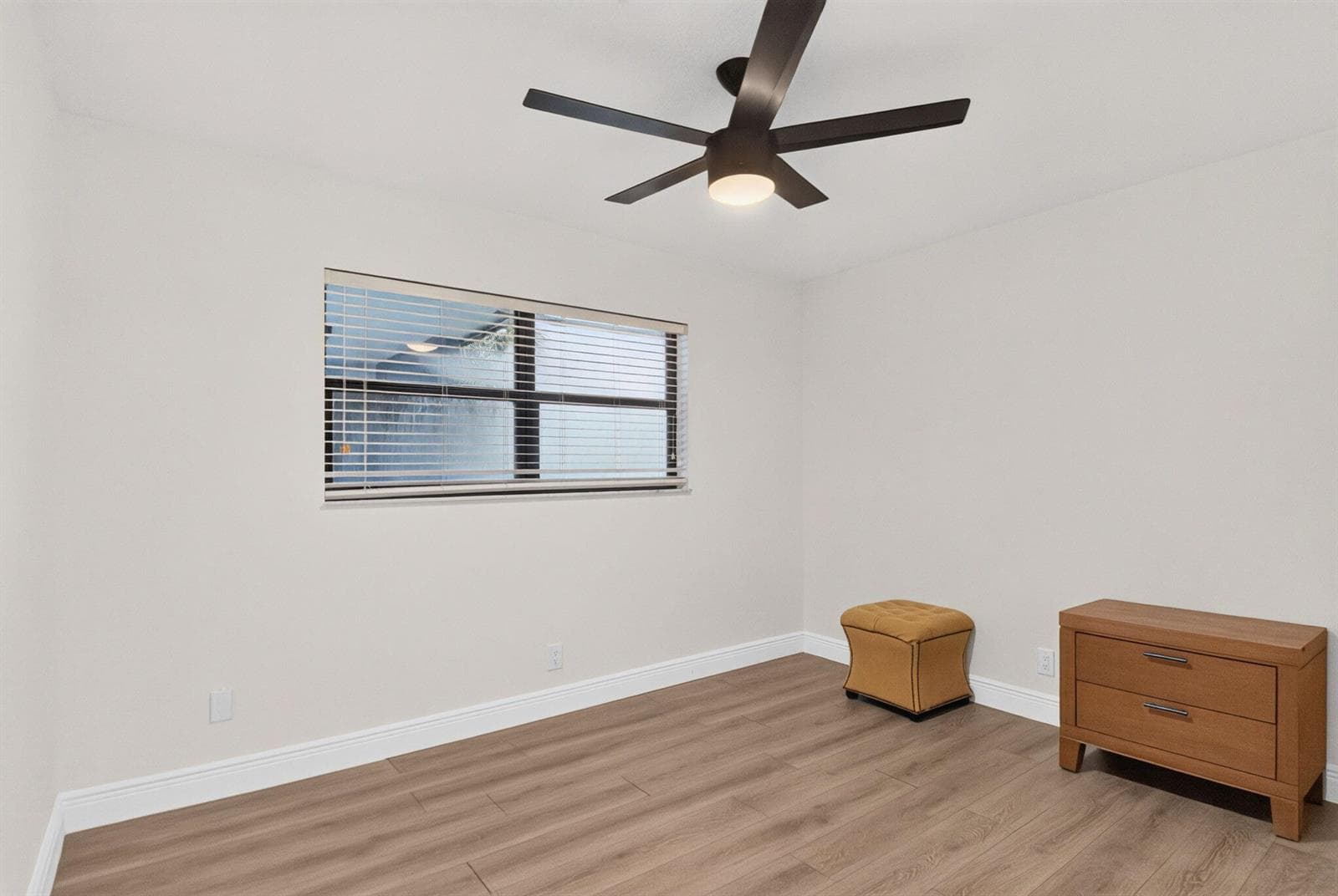 2121 W WOOLBRIGHT Road K202 photo 17