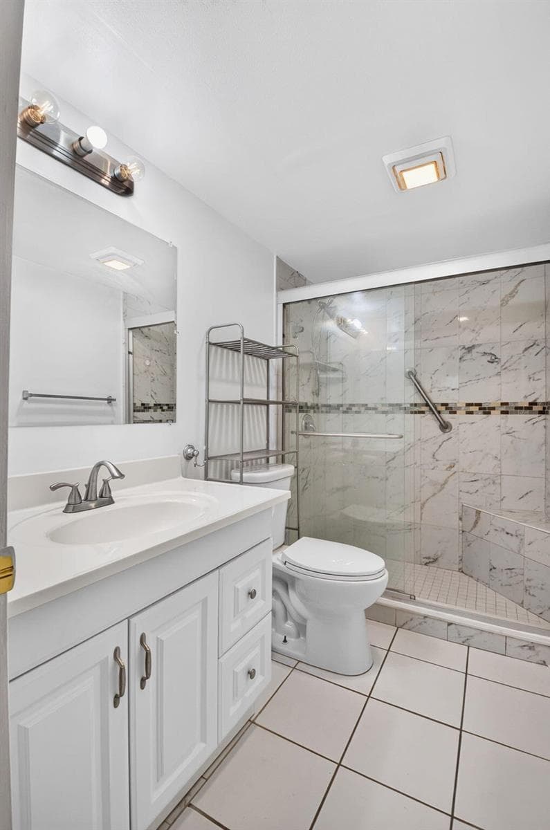 2121 W WOOLBRIGHT Road K202 photo 25