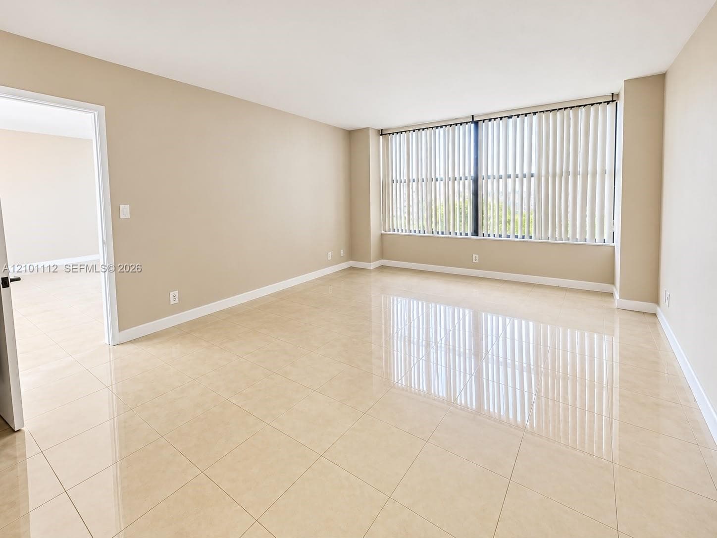 2500 Parkview Dr 307 photo 3