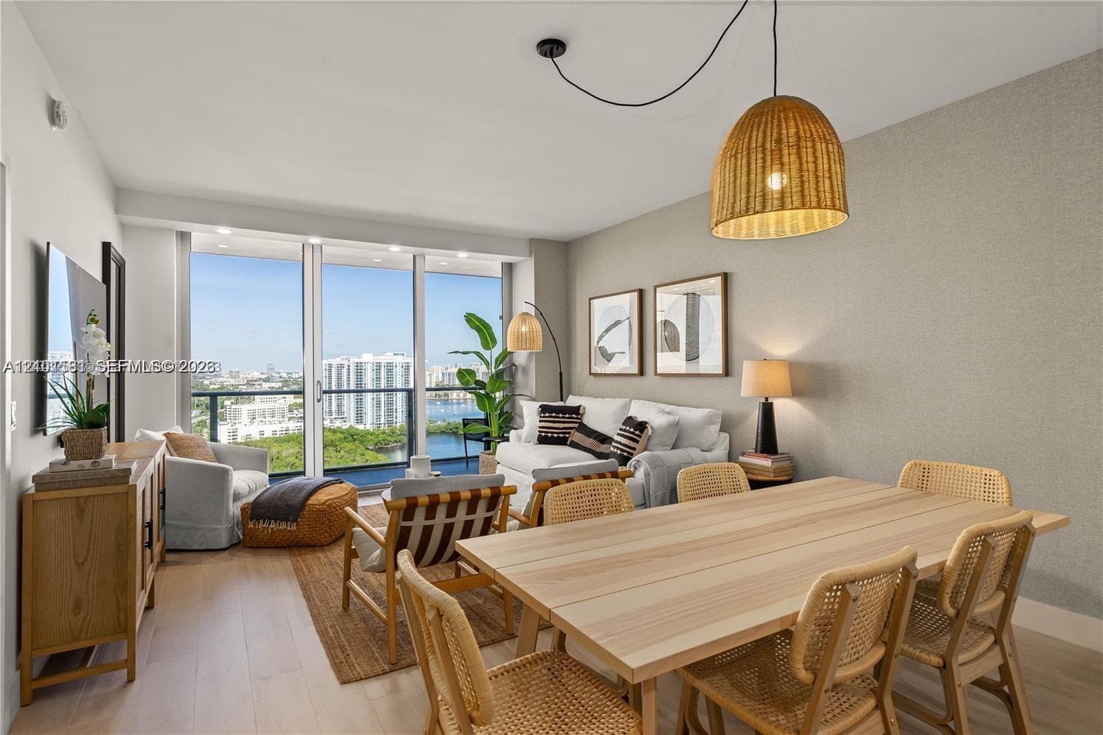 16385 Biscayne Blvd 2406 photo 3