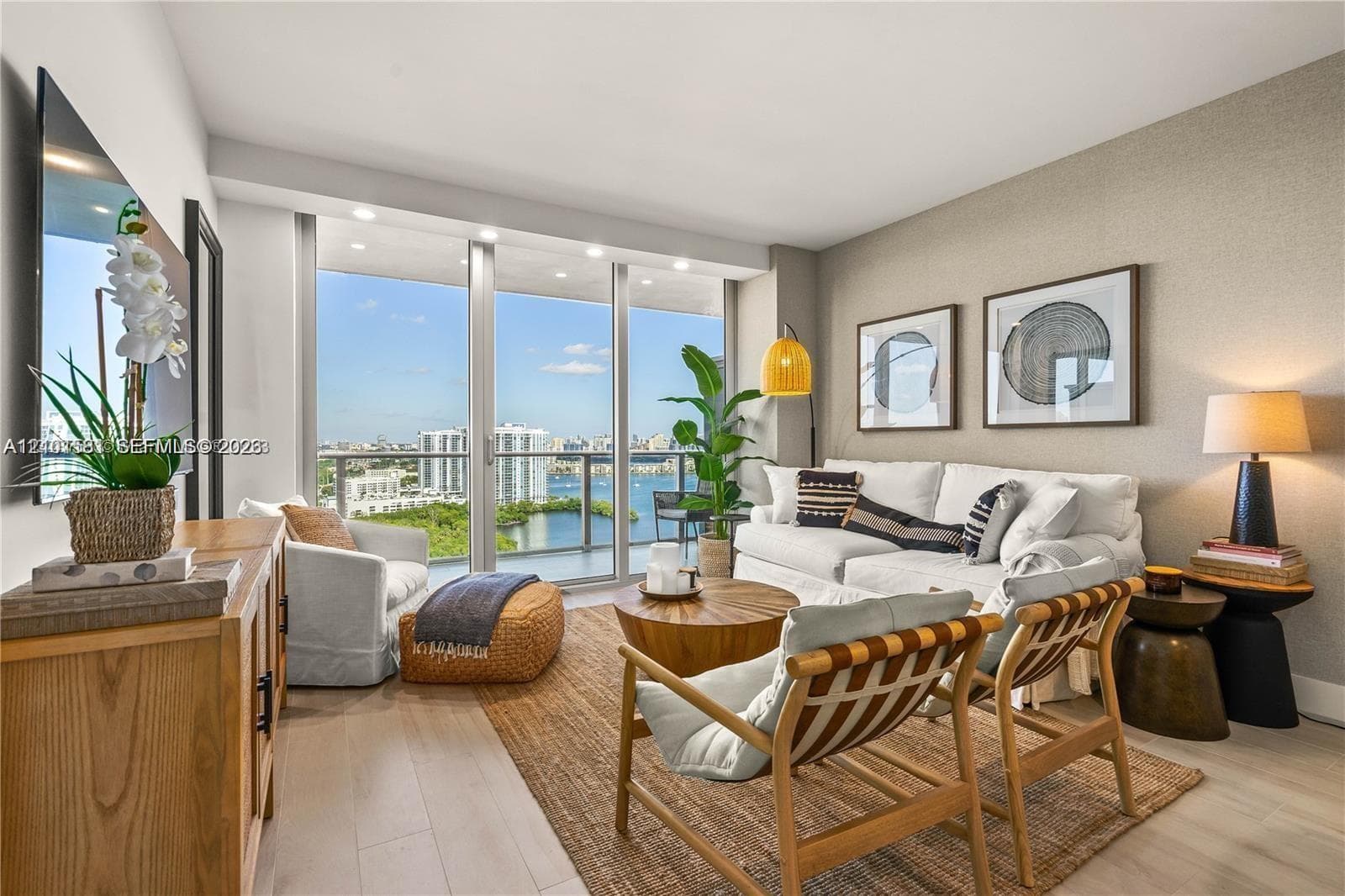 16385 Biscayne Blvd 2406 photo 1