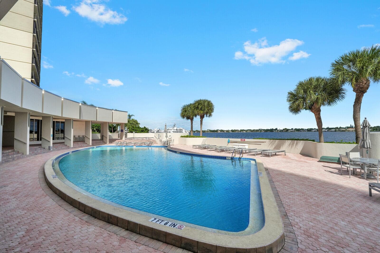 130 Lakeshore Drive 821 photo 23
