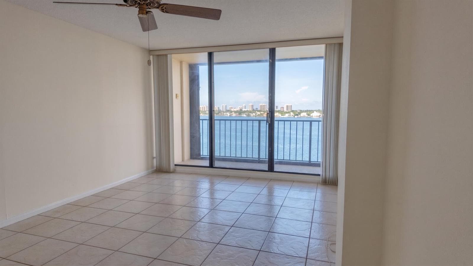 130 Lakeshore Drive 821 photo 13