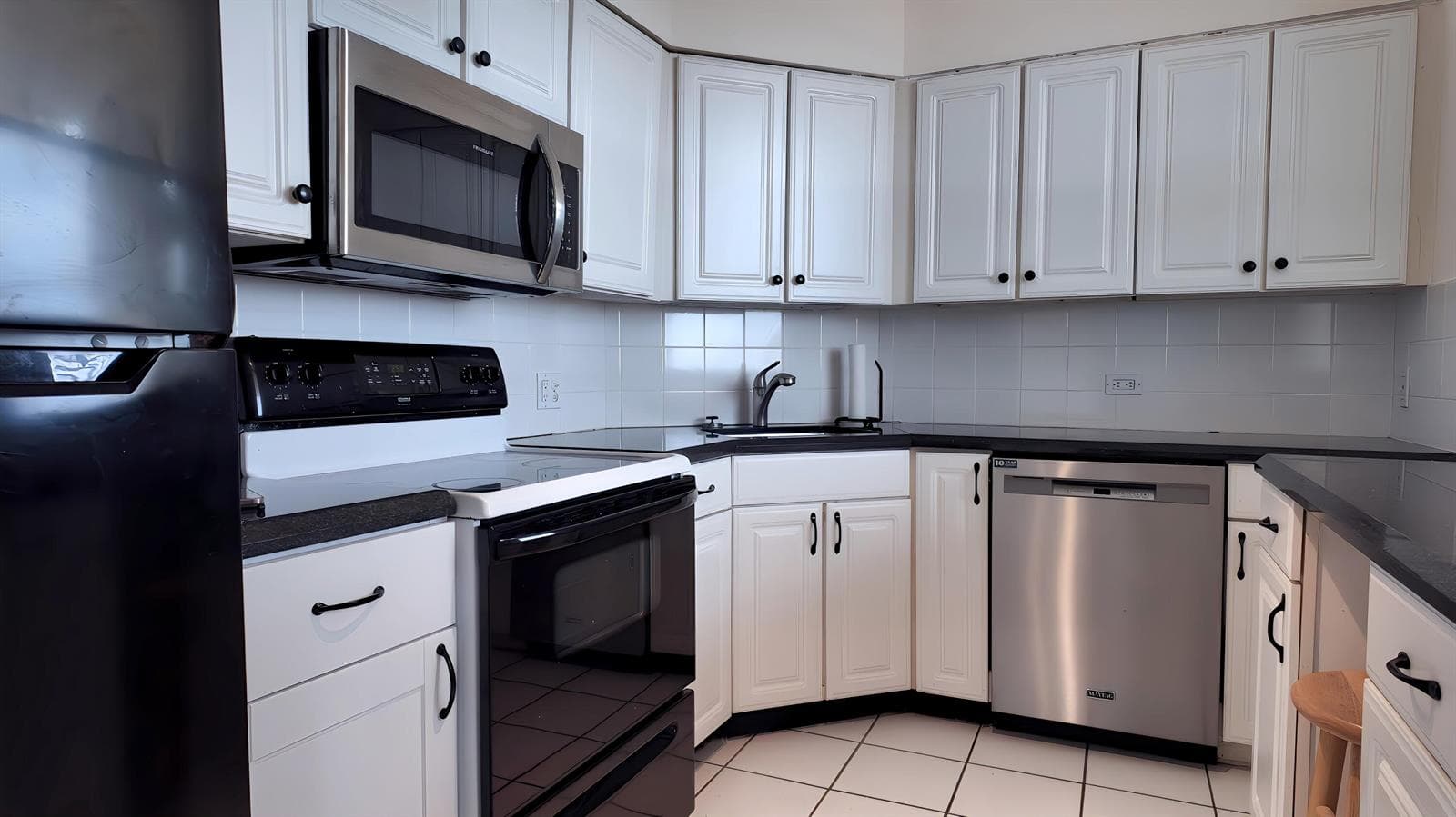 130 Lakeshore Drive 821 photo 11