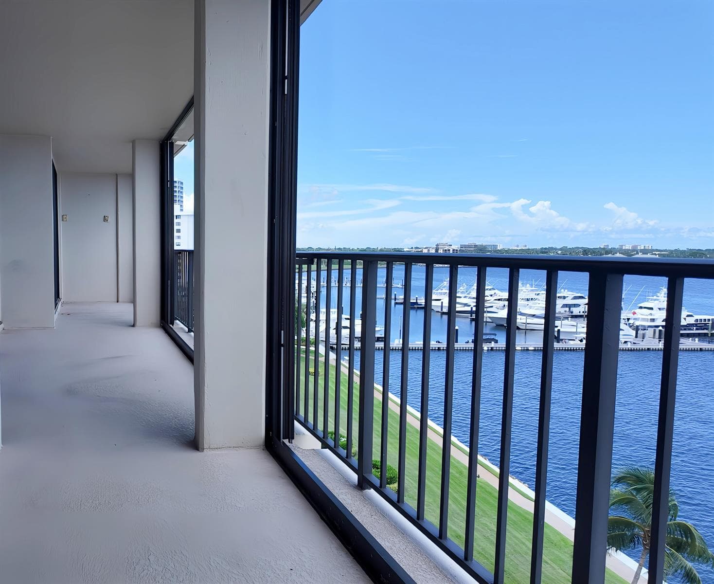 130 Lakeshore Drive 821 photo 8