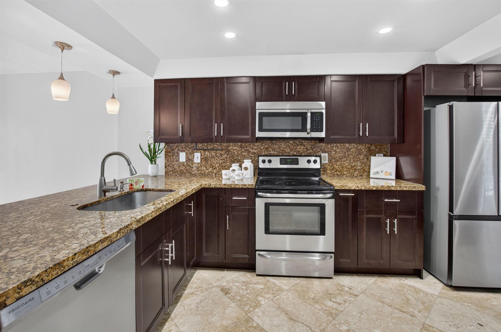 20 ROYAL PALM Way 301 photo 9