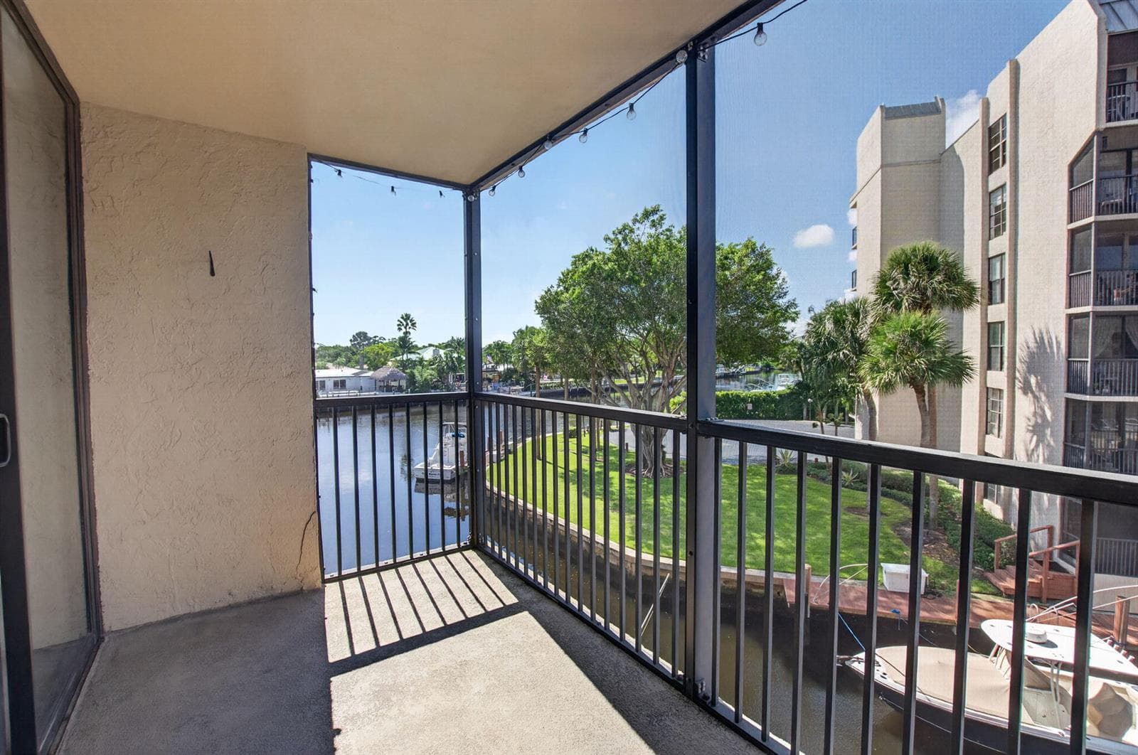 20 ROYAL PALM Way 301 photo 19