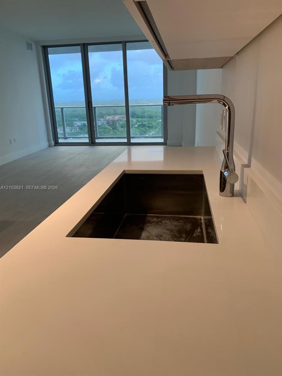 16385 Biscayne Blvd 2302 photo 4