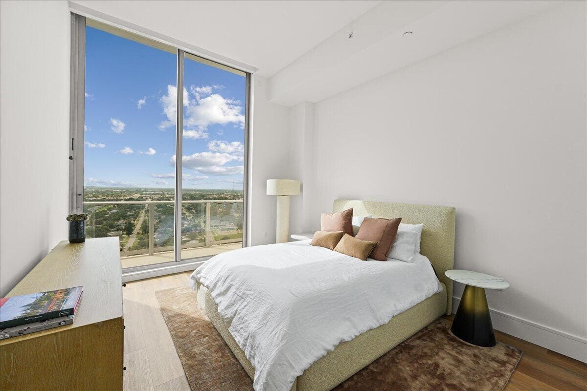 220 LAKE SHORE Drive 2406 photo 23