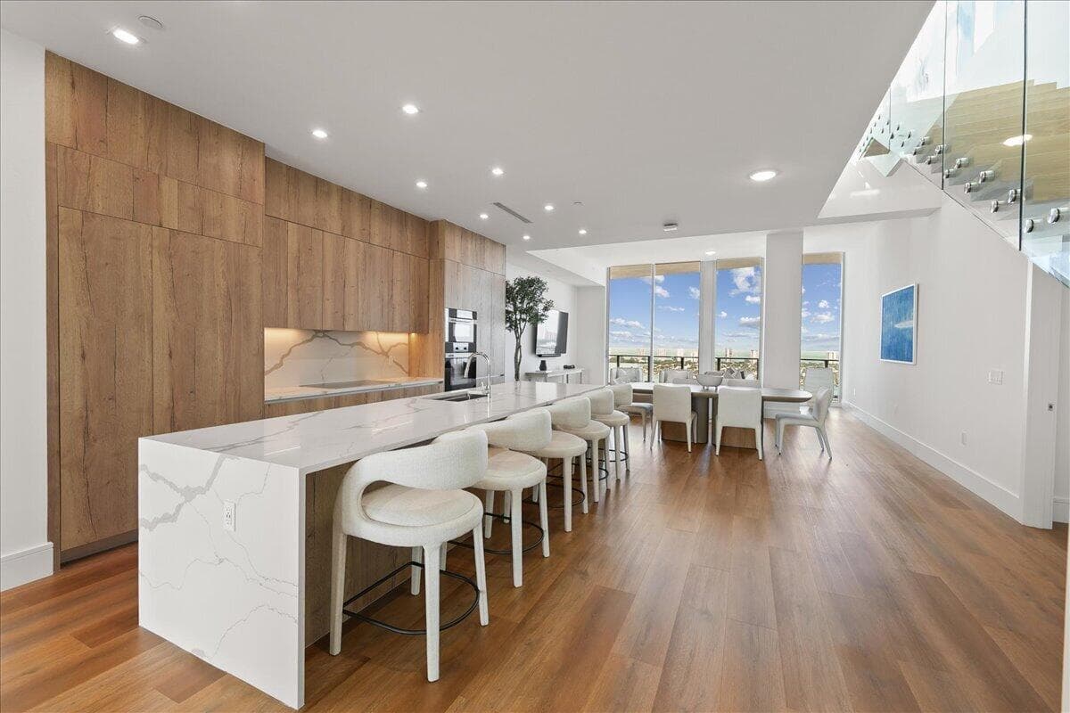 220 LAKE SHORE Drive 2406 photo 2