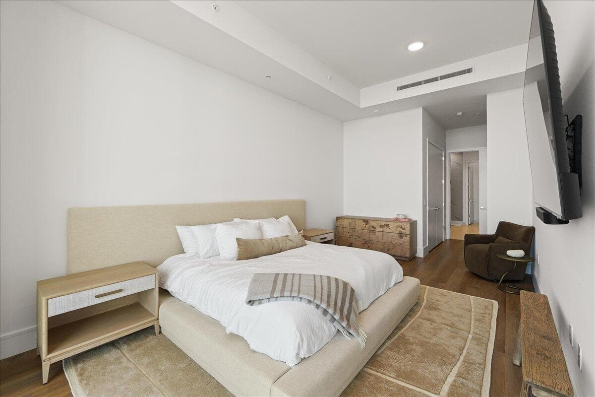 220 LAKE SHORE Drive 2406 photo 13