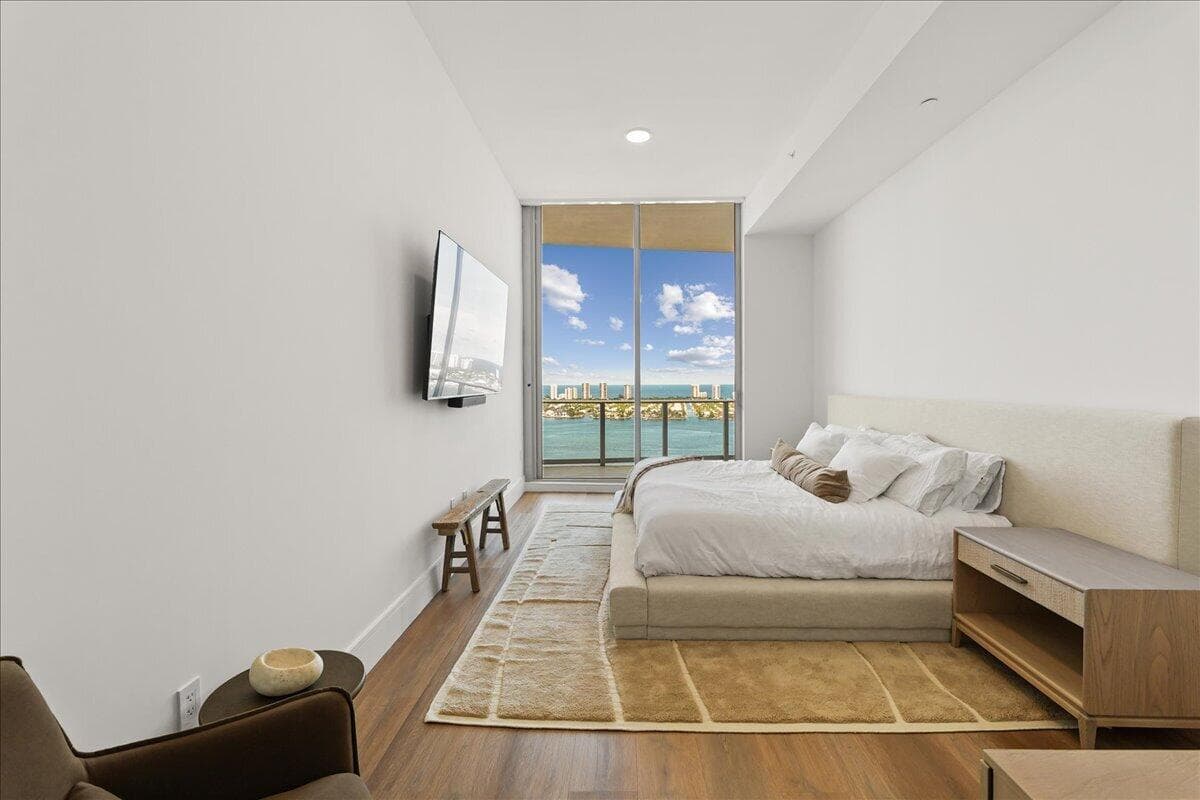 220 LAKE SHORE Drive 2406 photo 12