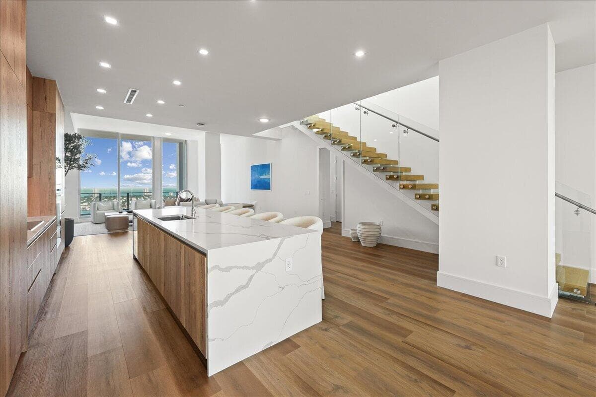 220 LAKE SHORE Drive 2406 photo 3