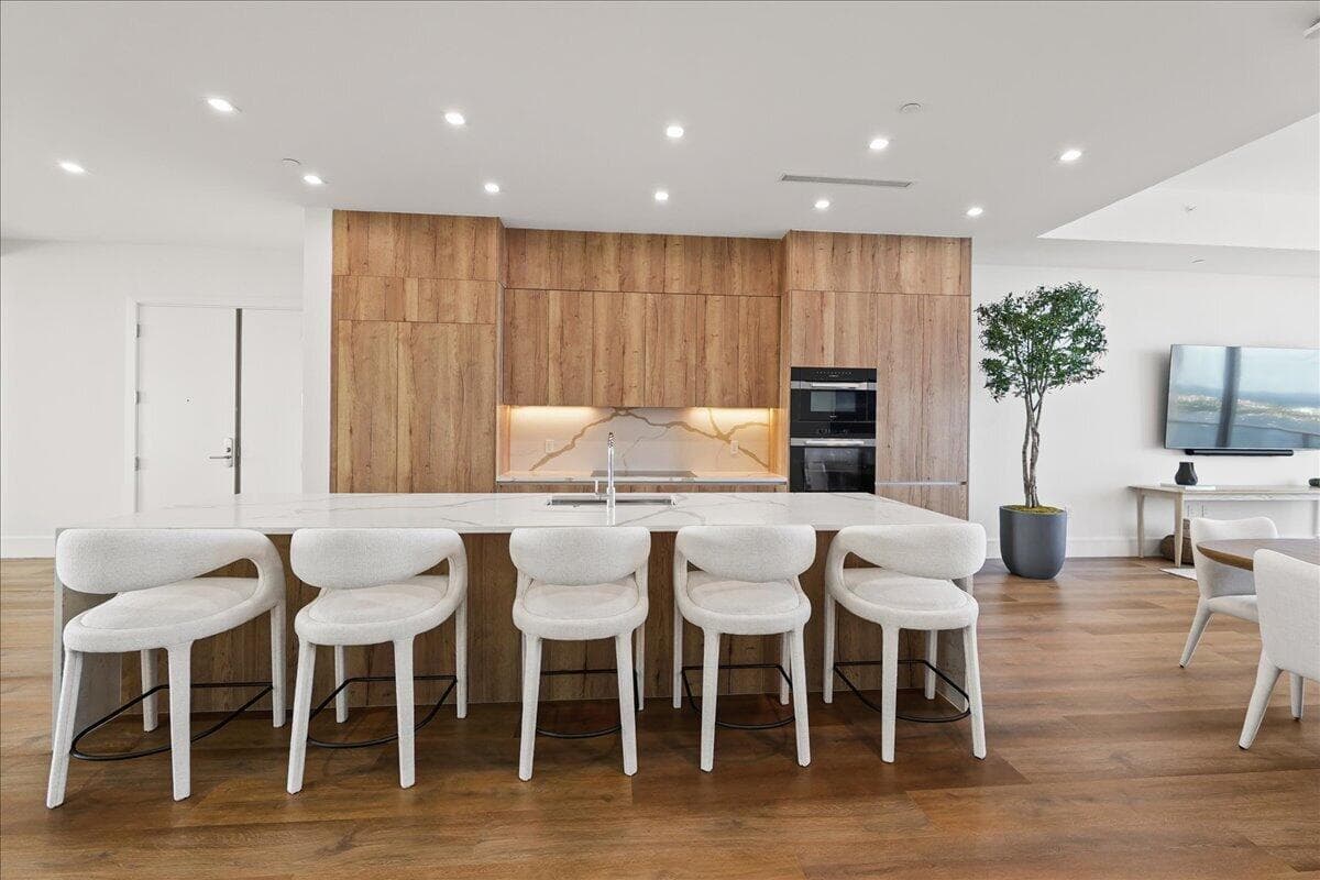 220 LAKE SHORE Drive 2406 photo 5