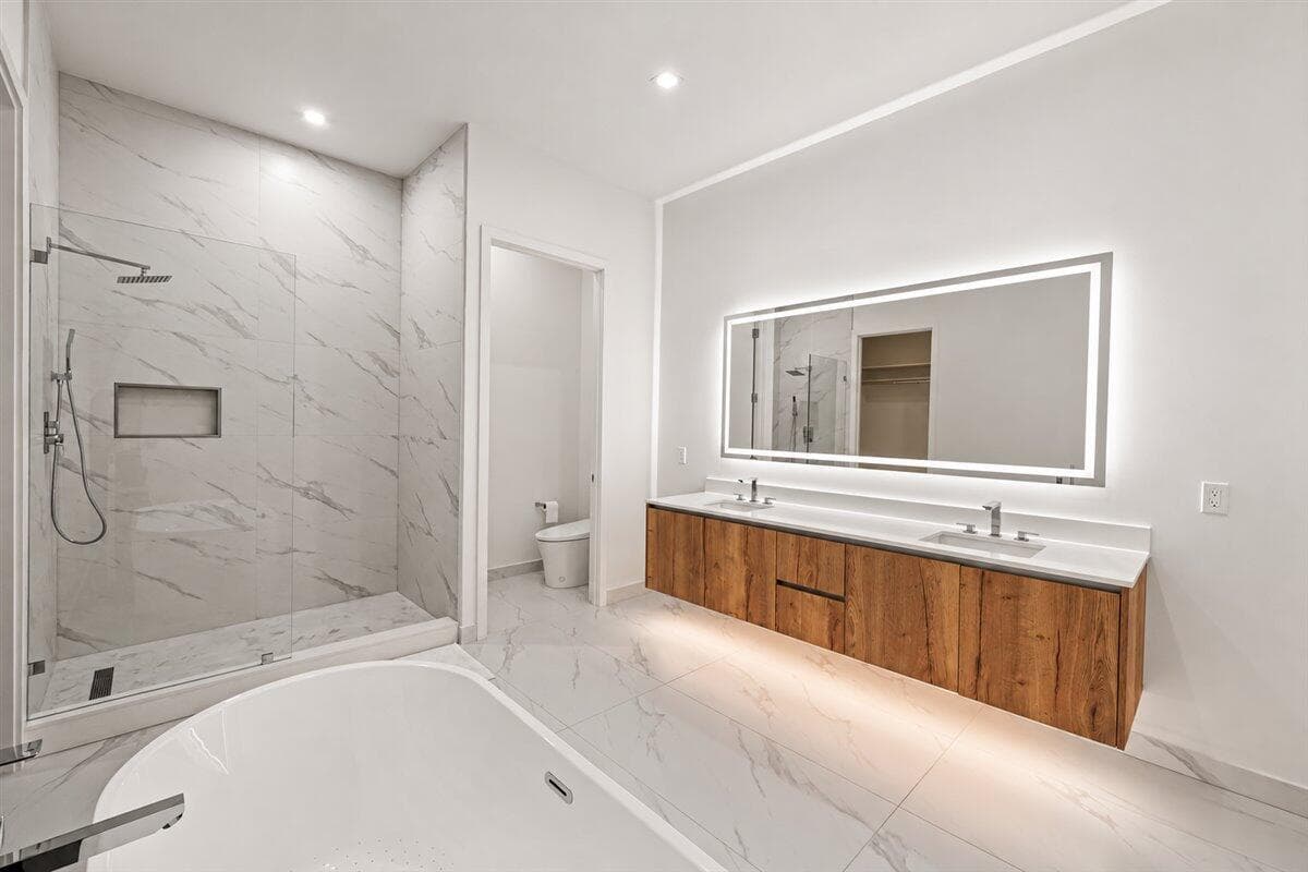 220 LAKE SHORE Drive 2406 photo 15