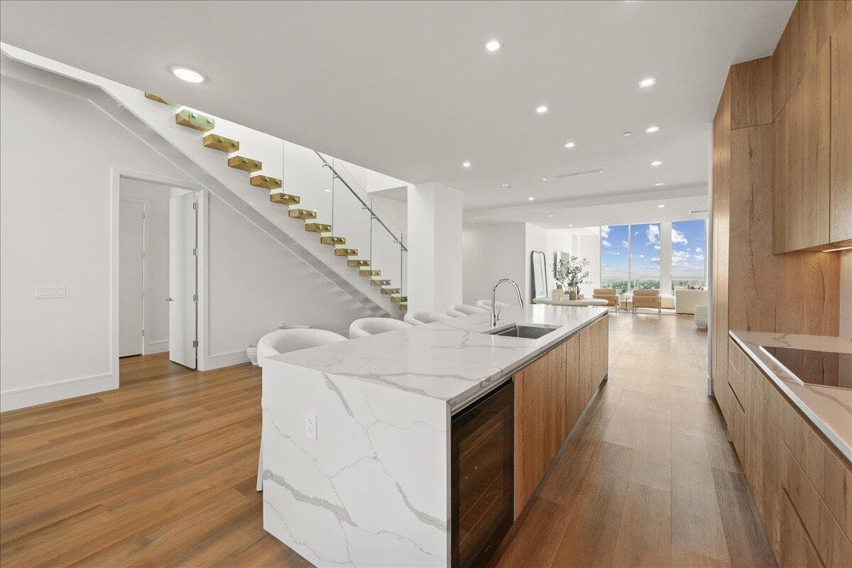 220 LAKE SHORE Drive 2406 photo 4