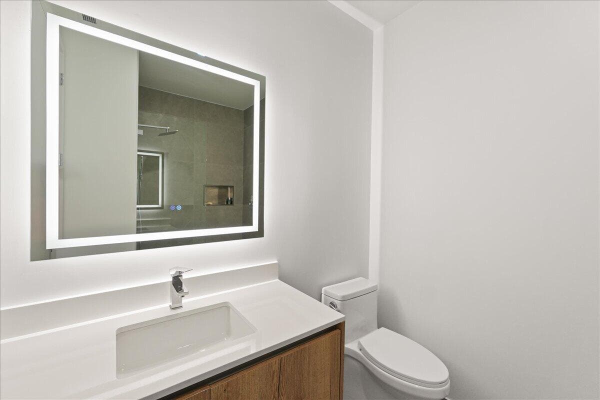 220 LAKE SHORE Drive 2406 photo 21