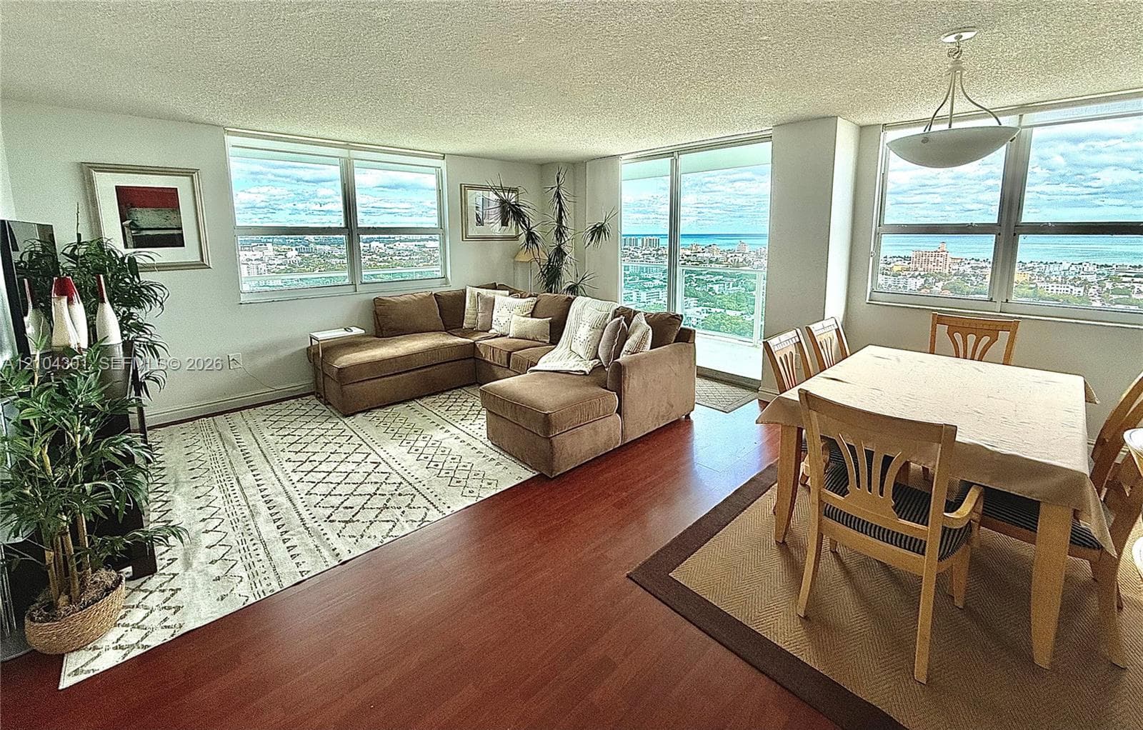 650 West Ave 2712 photo 2