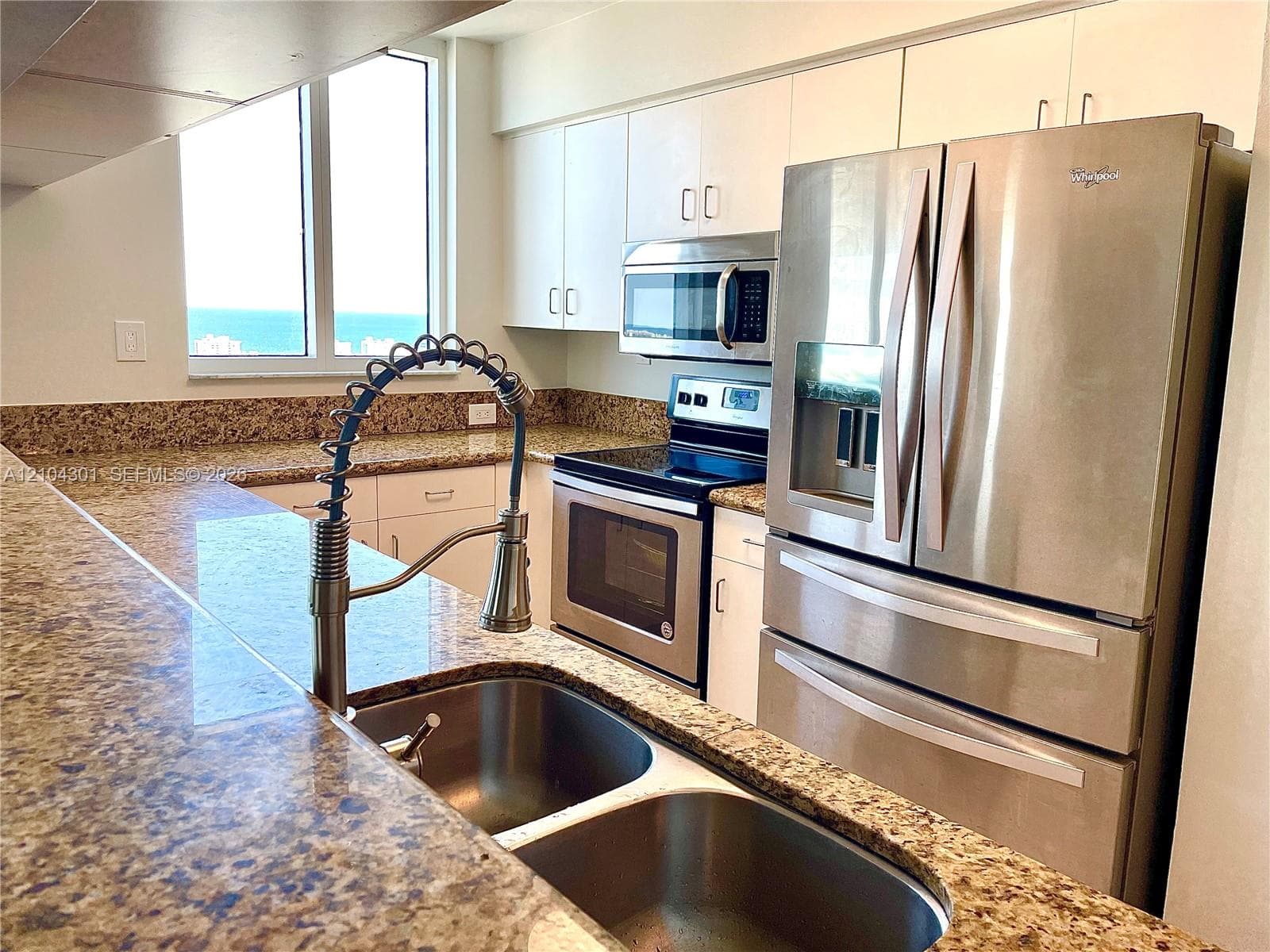 650 West Ave 2712 photo 10