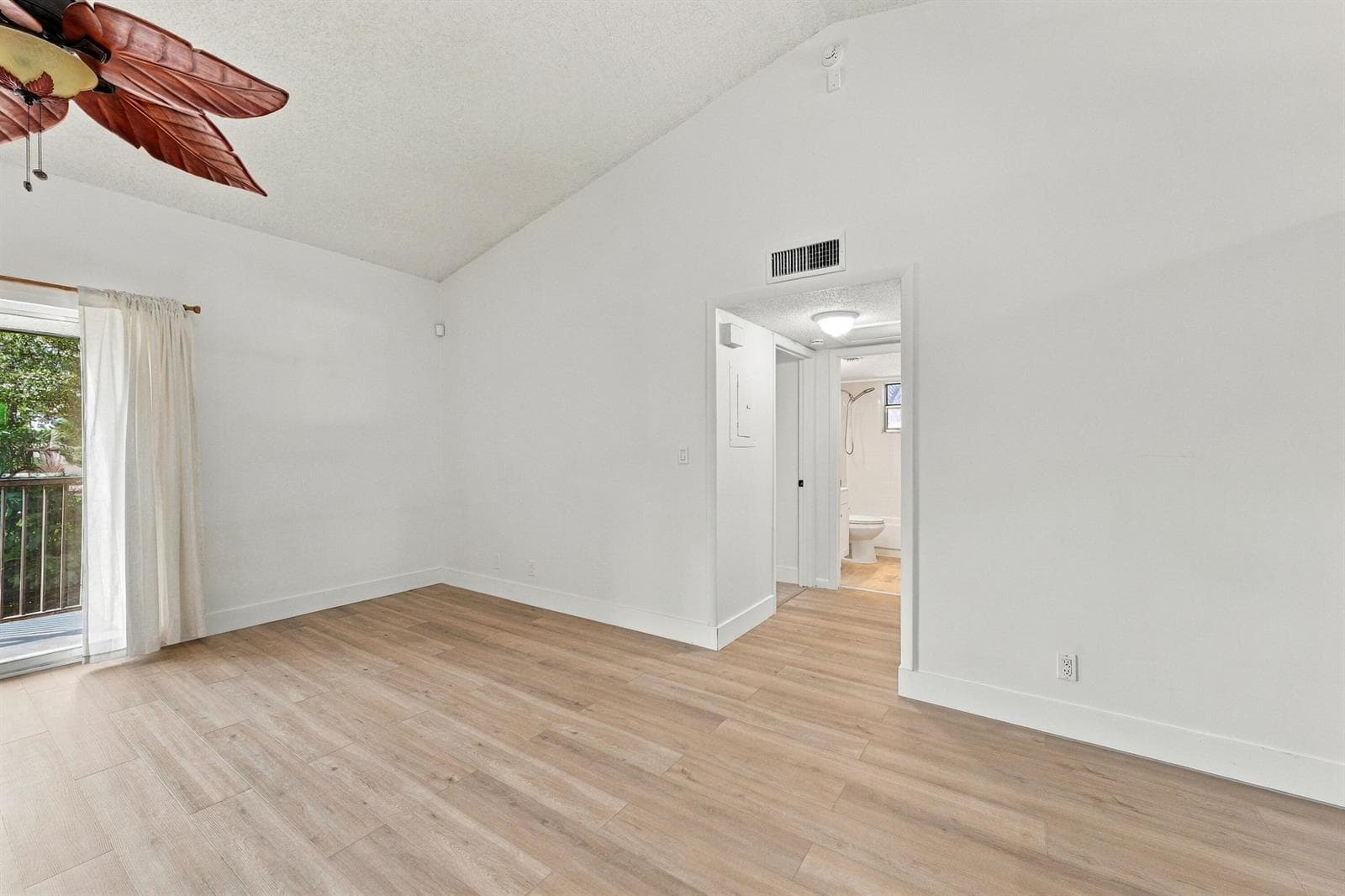 717 Gardens Drive 206 photo 10