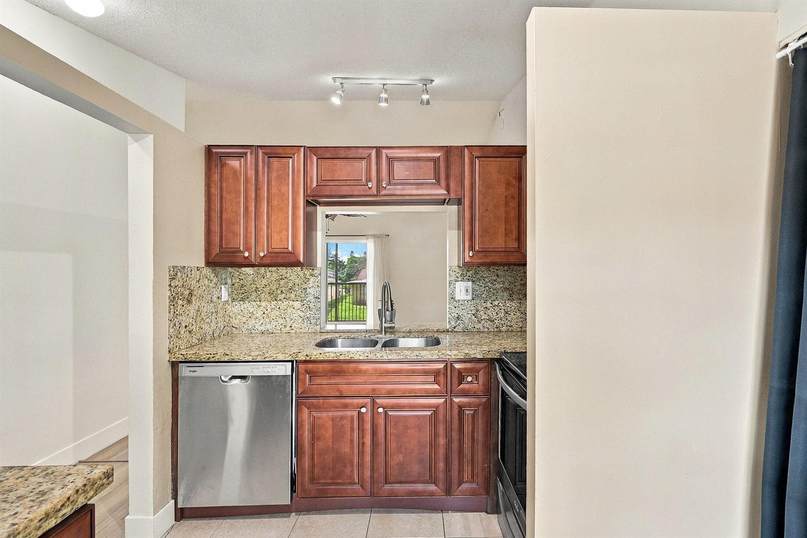 717 Gardens Drive 206 photo 8