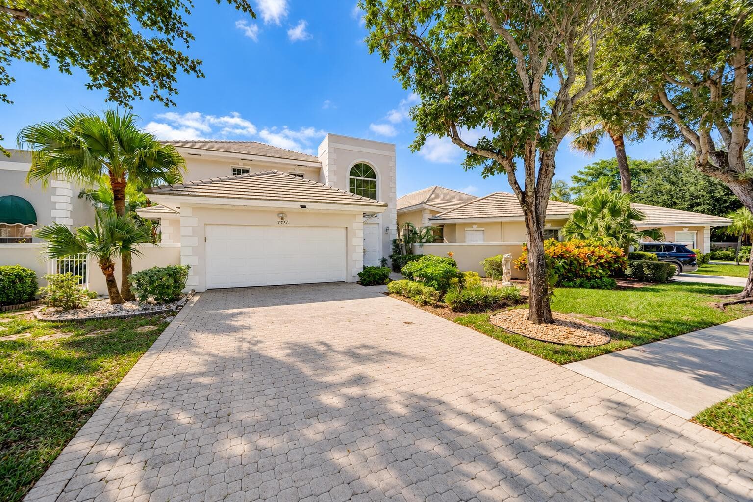 7756 Travelers Tree Drive photo 2