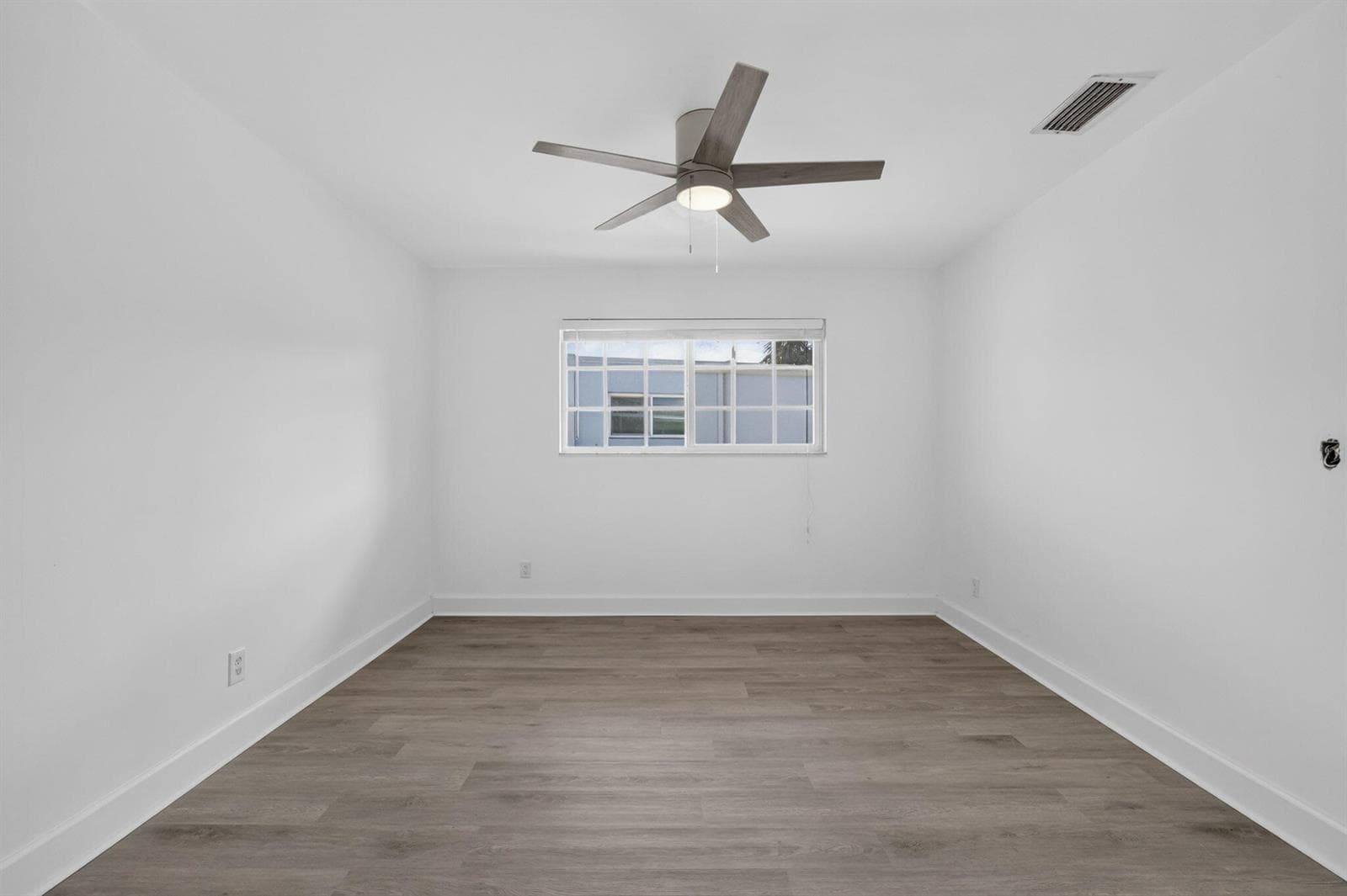 405 SOUTHWIND Drive 4 photo 14