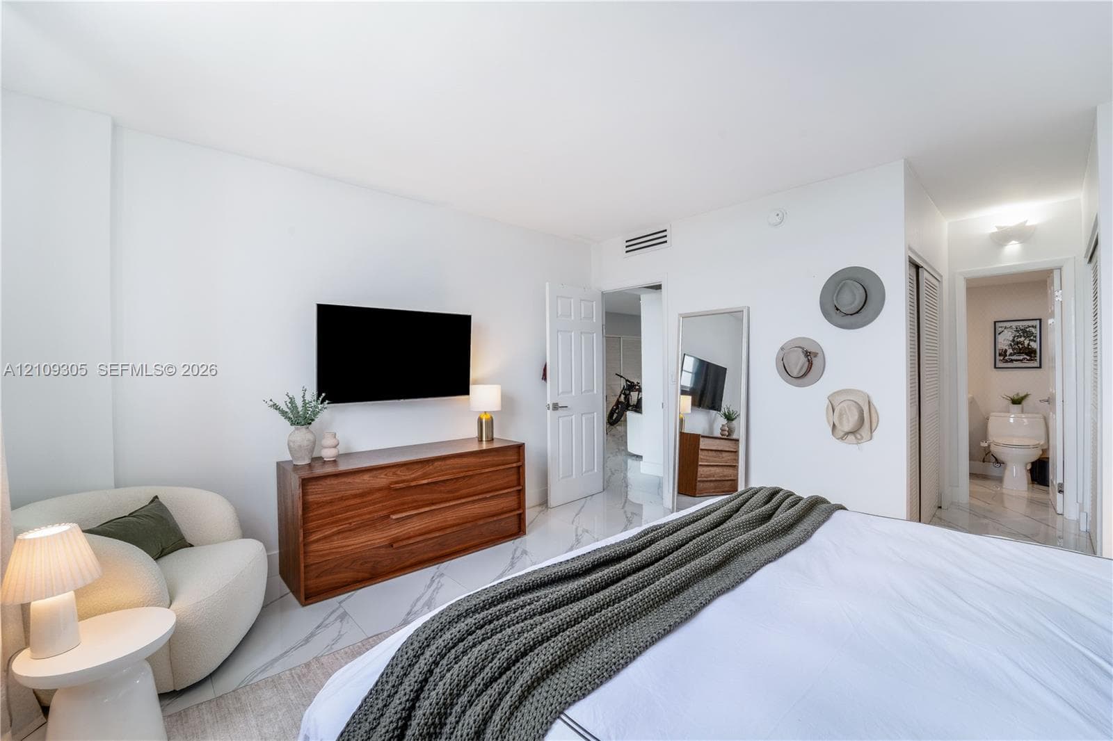 90 Edgewater Dr 1119 photo 16