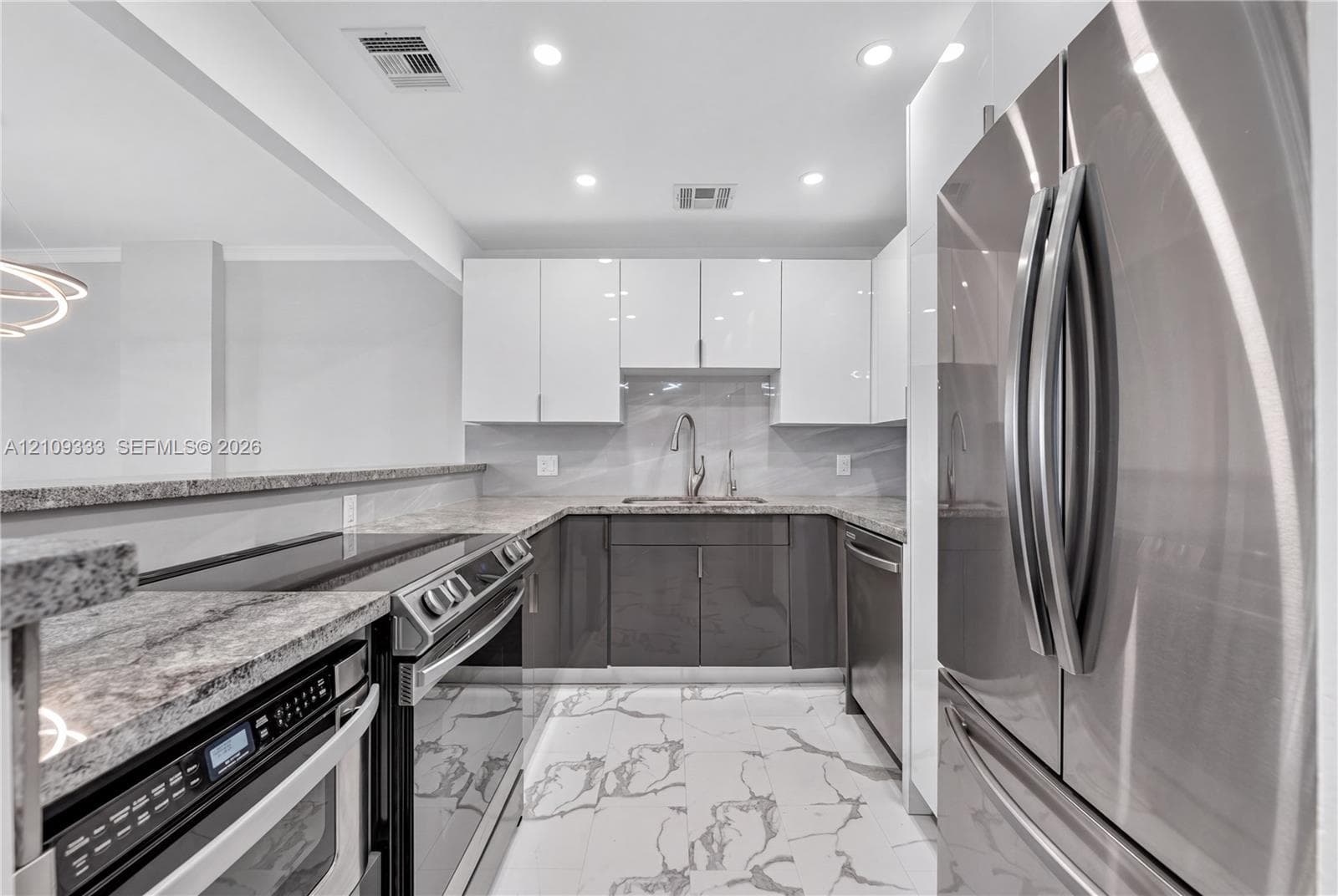 3800 S Ocean Dr 802 photo 2