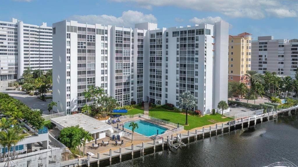 1391 S Ocean Boulevard S 202 photo 3