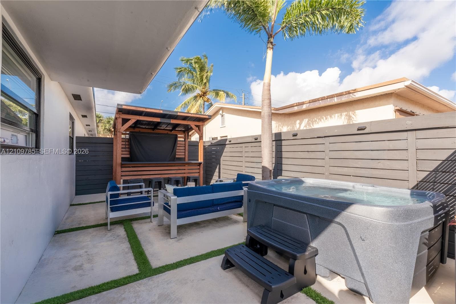 1469 NW 10th St #1471 photo 9