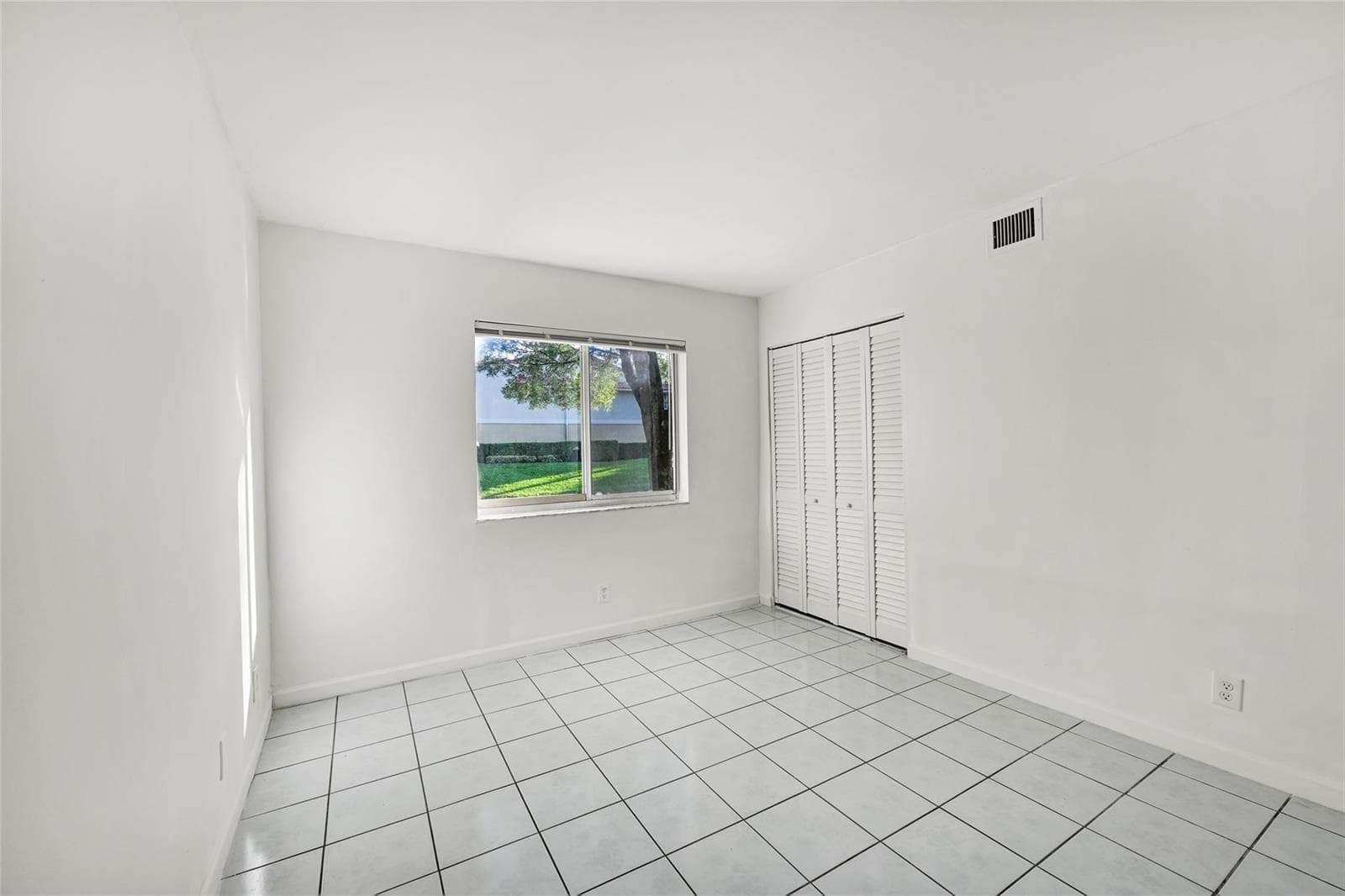 109 Gardens Drive 103 photo 13