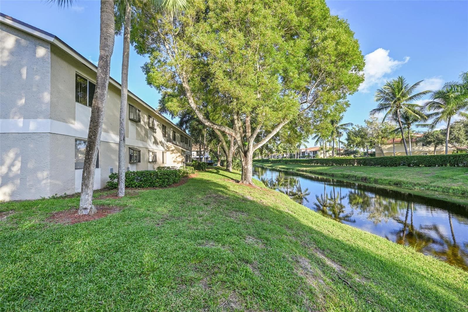 109 Gardens Drive 103 photo 3