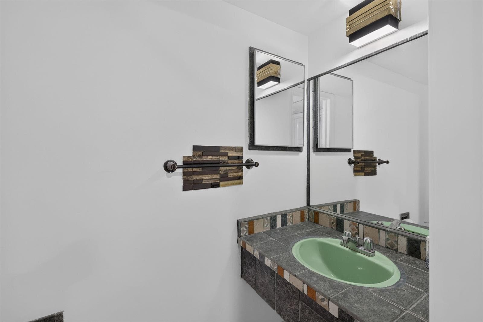 3107 N Palm Aire Drive photo 13