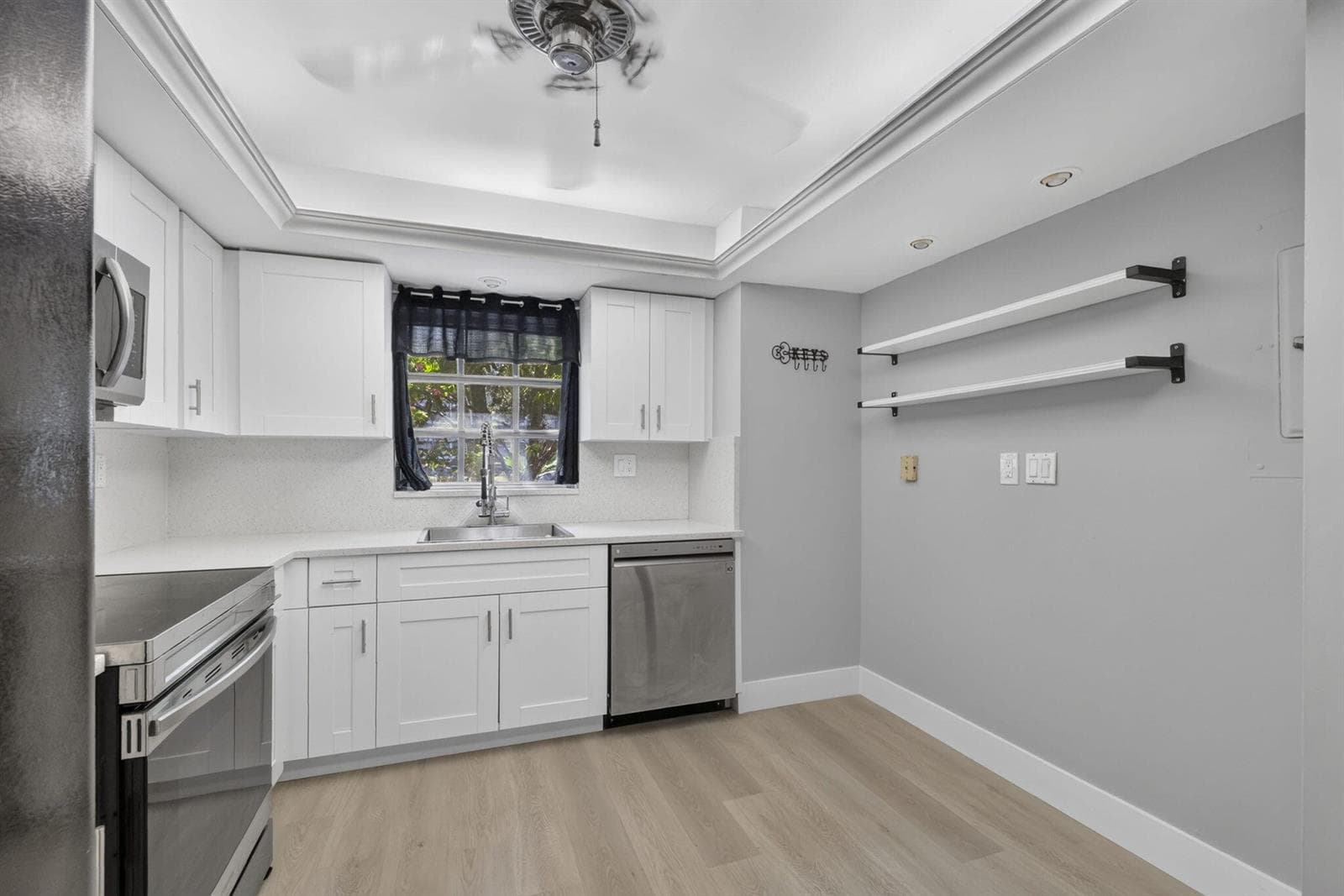 3107 N Palm Aire Drive photo 12