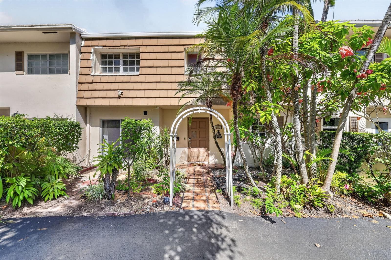3107 N Palm Aire Drive photo 1