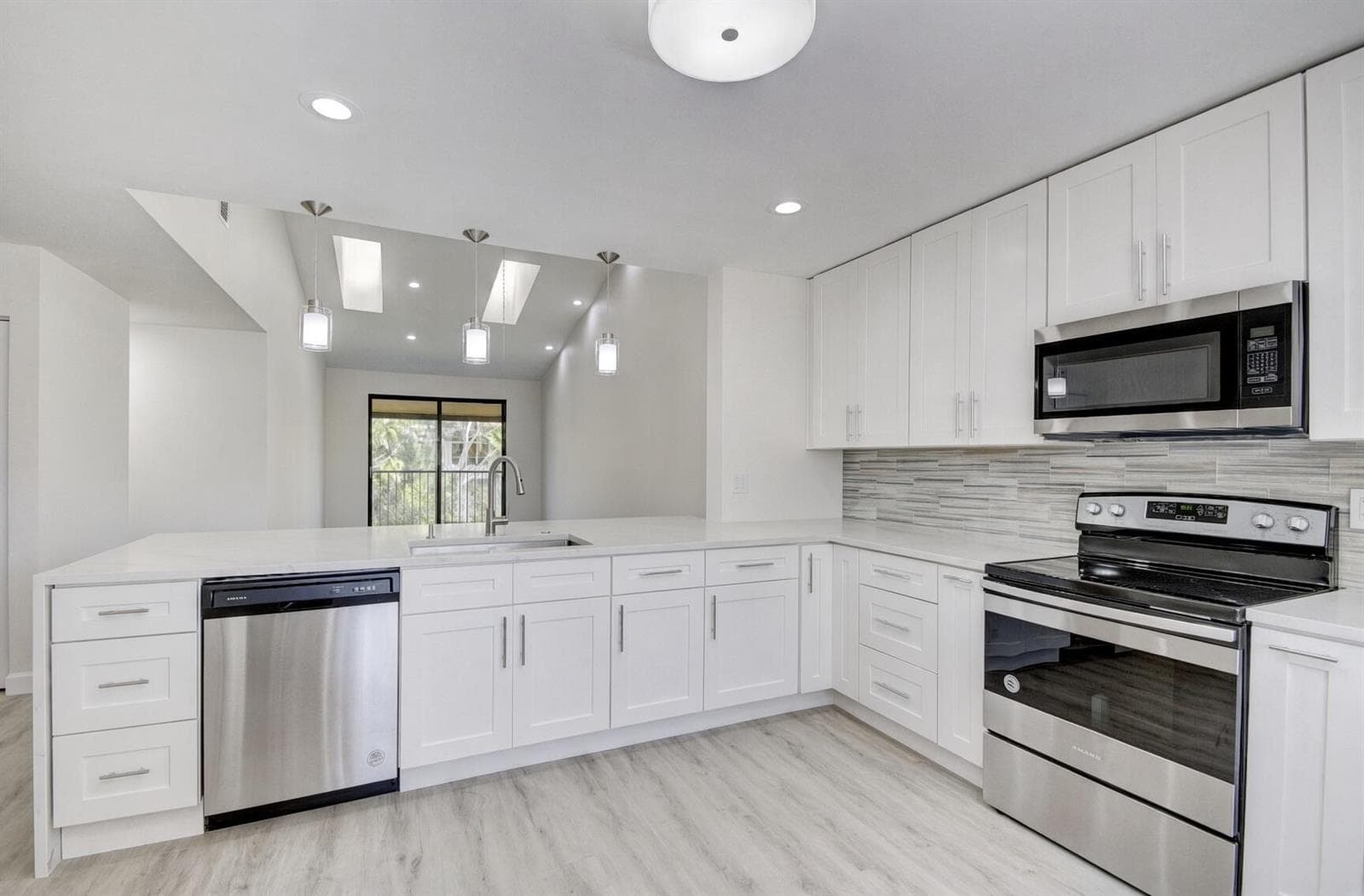 7916 LA MIRADA Drive photo 2