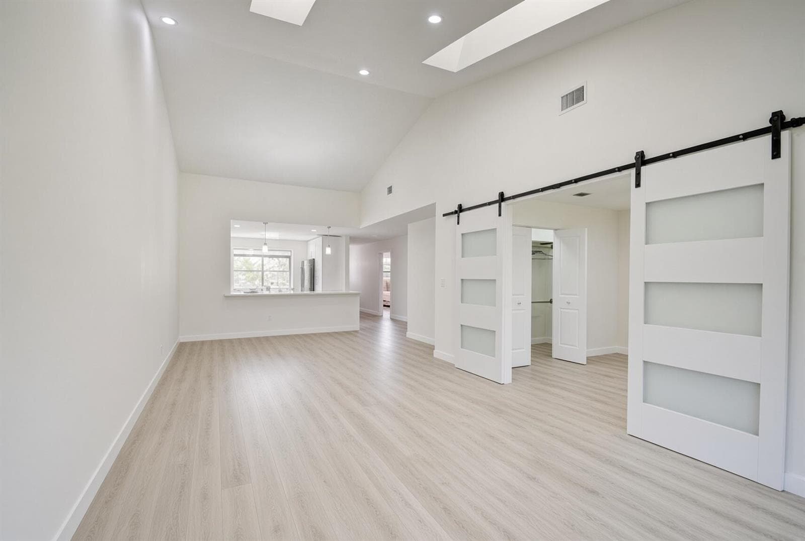 7916 LA MIRADA Drive photo 3