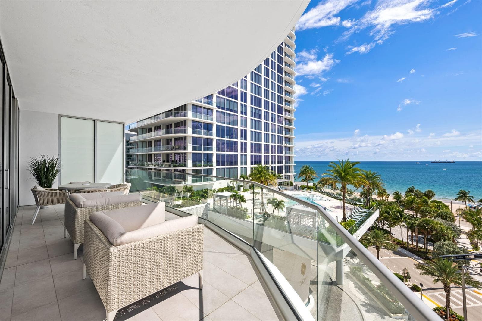 153 N Seabreeze Blvd 602 photo 4
