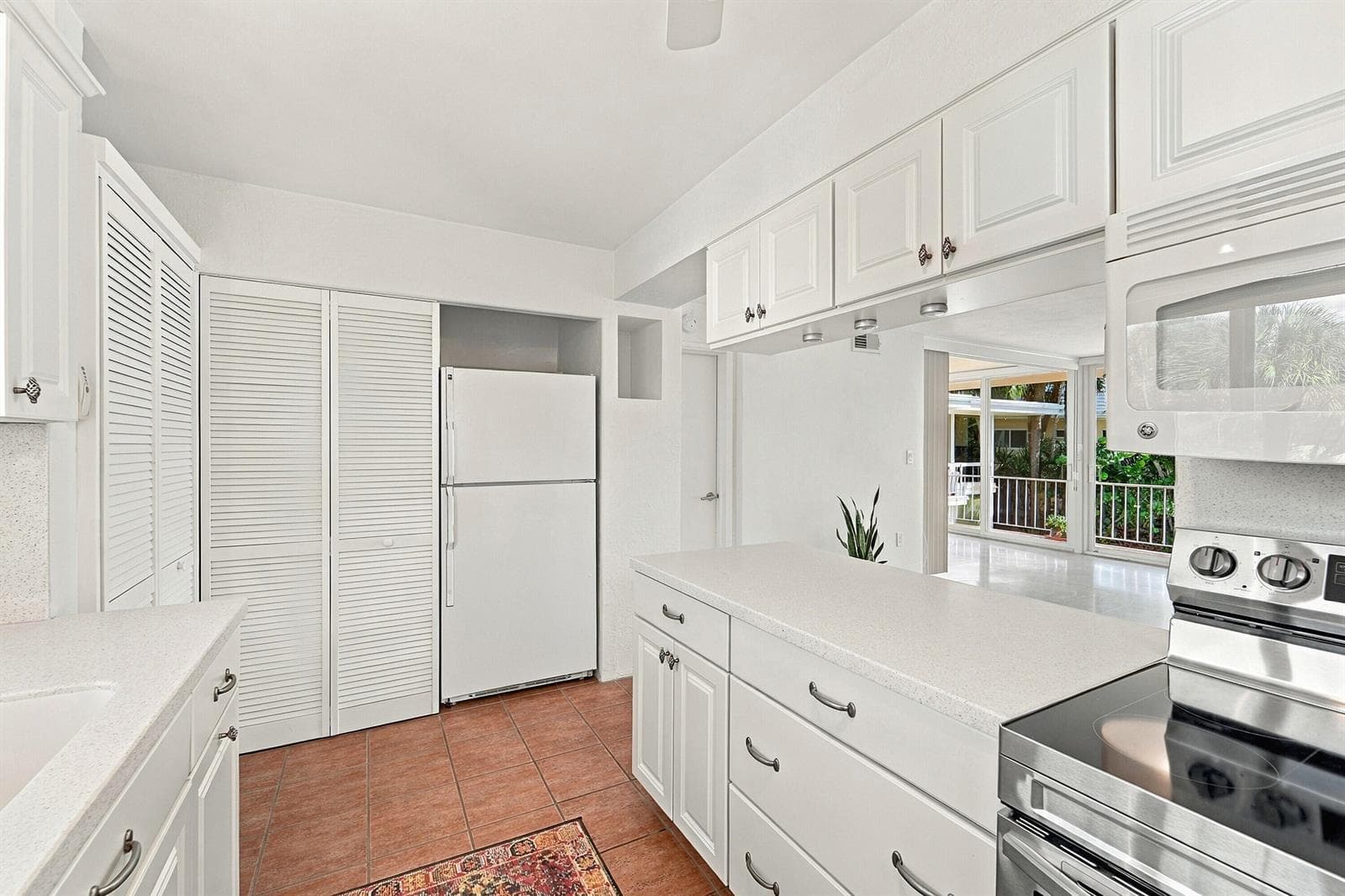 2725 NE 32ND Avenue 7 photo 5