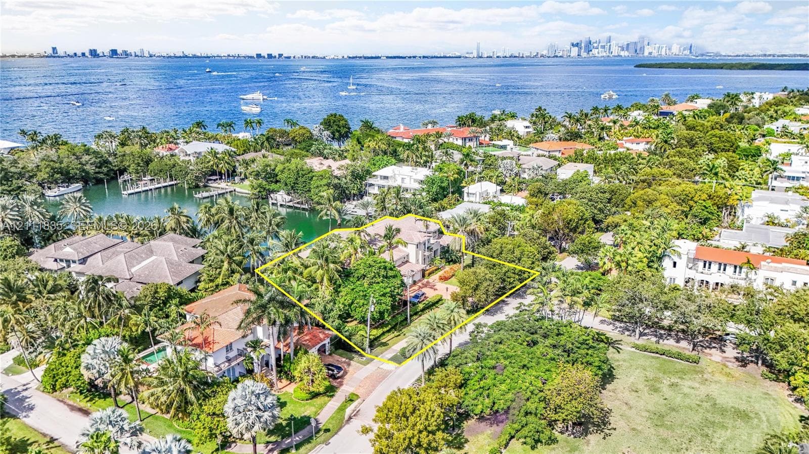 550 Harbor Dr photo 3