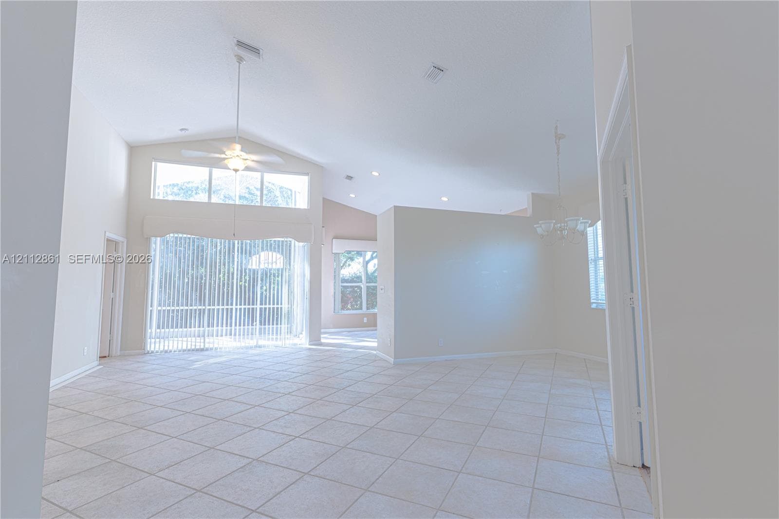 1528 SE Holyrood Ln photo 5