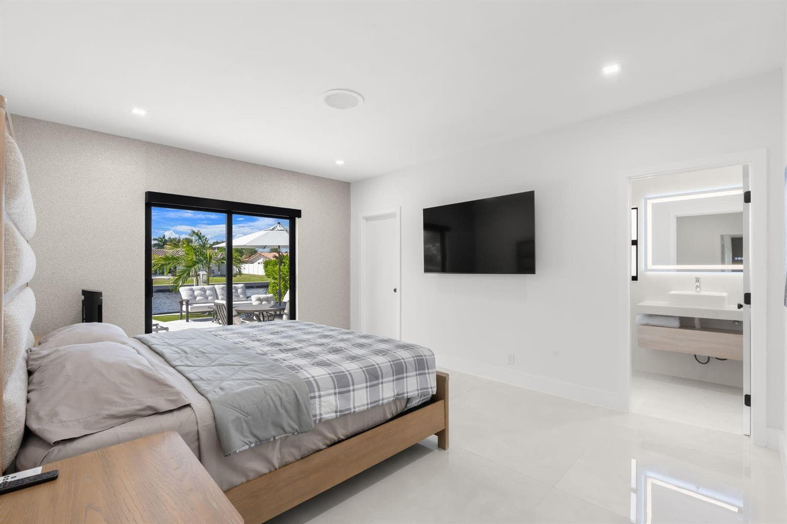 5641 BAYVIEW Drive photo 6